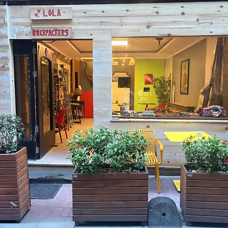 Lola Backpackers Hostel