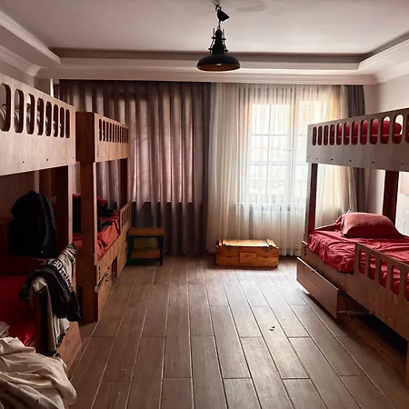 Lola Backpackers Hostel