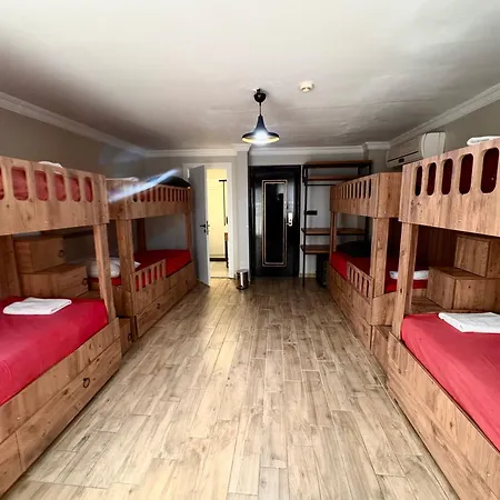 Lola Backpackers Hostel Istanbul